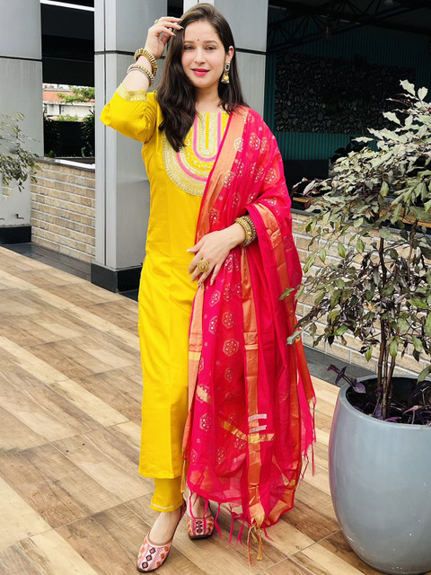 VredeVogel Floral Embroidered Regular Sequinned Cotton Silk Kurta With Trousers & Dupatta