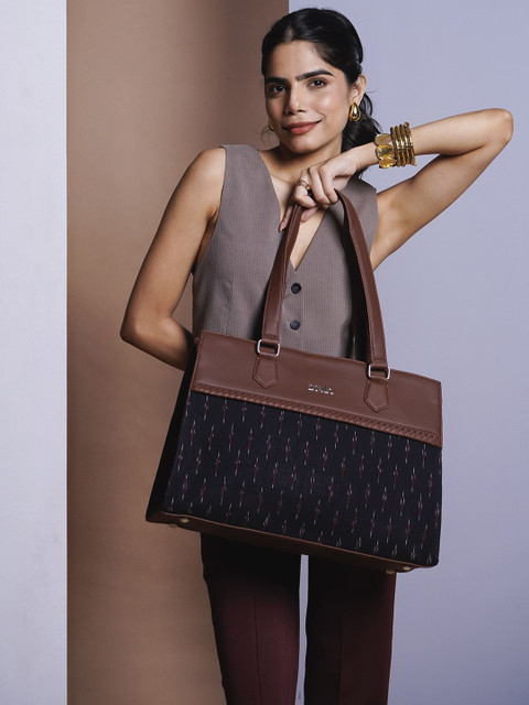 ZOUK Women Printed Structured Shoulder Bag