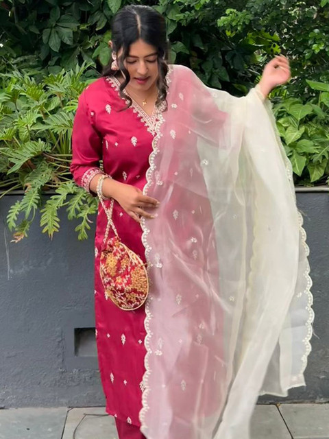 VredeVogel Ethnic Motifs Embroidered Thread Work Kurta With Trousers & Dupatta