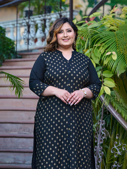 PrettyPlus by Desinoor.com Plus Size Foil Printed Mandarin Collar Kurta