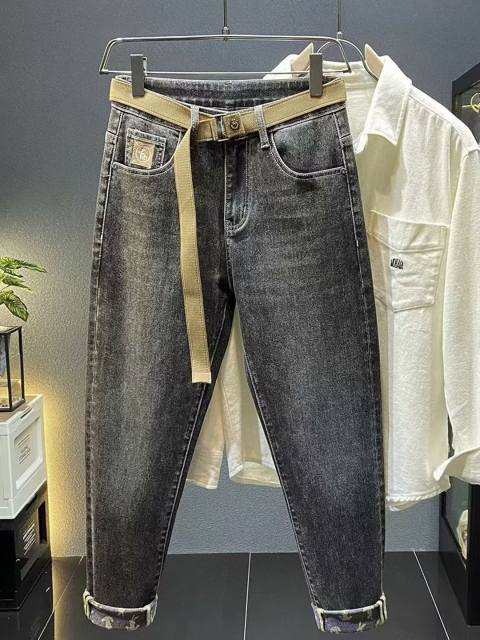 Mast & Harbour Men Regular Fit Mid-Rise Slash Knee Heavy Fade Jeans
