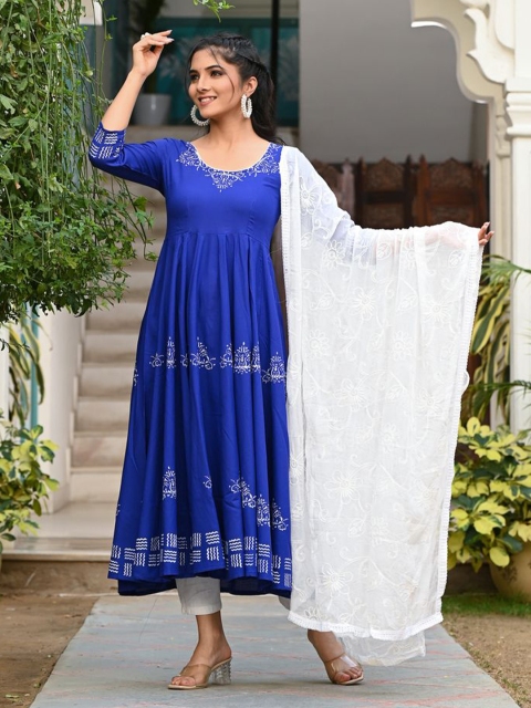 Indi INSIDE Floral Embroidered Thread Work Net Dupatta