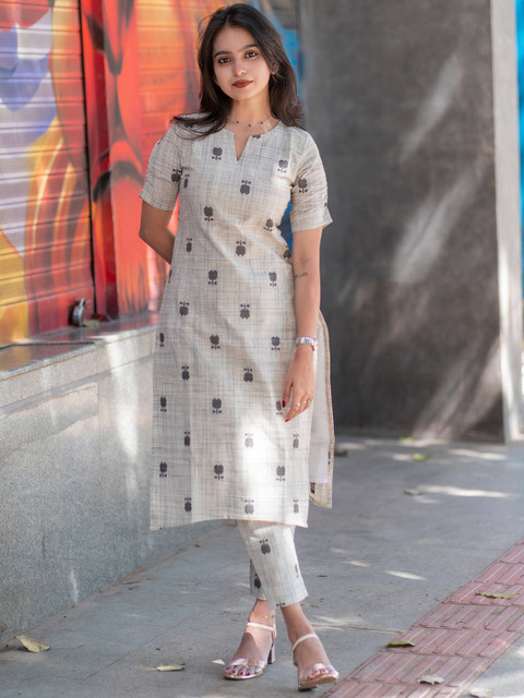 GoSriKi Floral Printed Notch Neck Straight Kurta With Trousers