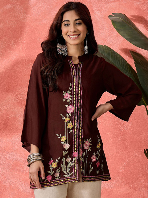 Sangria Women Floral Embroidered Short Kurti