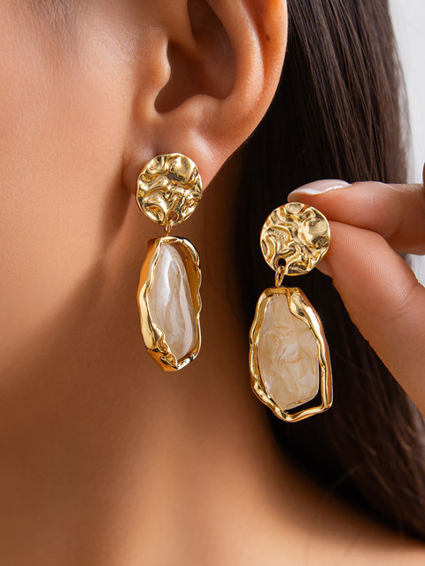 StyleCast x Revolte Gold-Plated Oval Shaped Pearls Chunky Drop Earrings