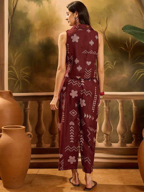 Sangria Printed Notched Lapel Collar Neck Waistcoat With Trousers Co-Ords - Image 6