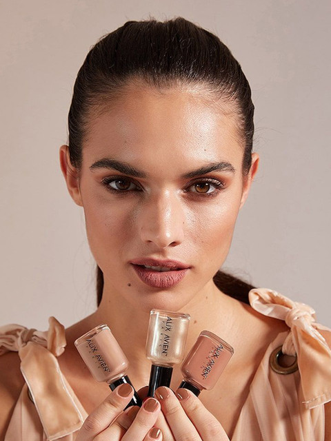 ALIX AVIEN PARIS Long Lasting Glossy Nail Lacquer 4 ml - Purple 76 - Image 3