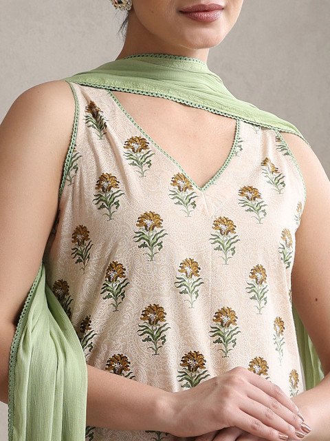 Khushal K Floral Printed V-Neck Pure Cotton Kurta With Palazzos And Dupatta - Image 2
