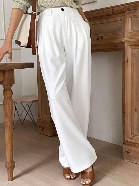 Chemistry Women Relaxed Straight Leg Straight Fit High-Rise Pleated Trousers