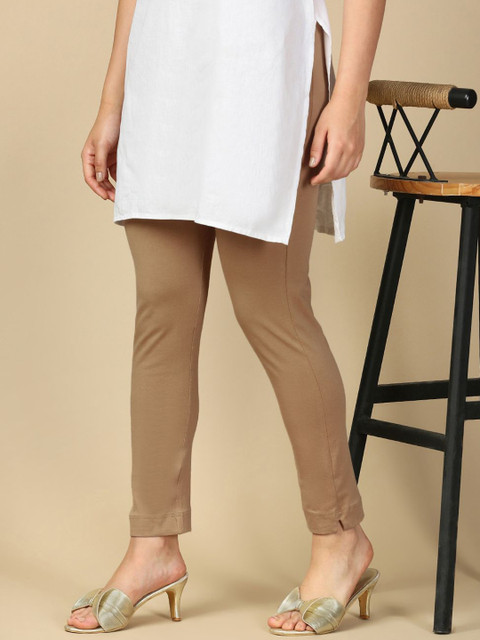 PYNK Women Mid-Rise Ankle-Length Leggings with Pocket