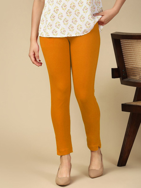 PYNK Women Mid-Rise Ankle-Length Leggings with Pocket