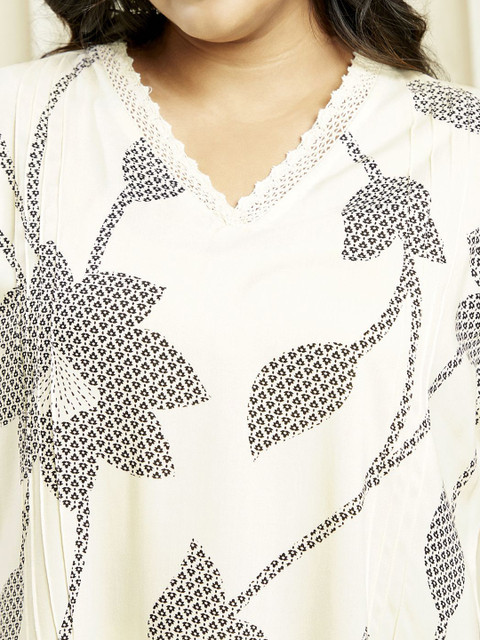 Globus Gloplus V-Neck Floral Print Lace Detail Tunic With Trousers Plus Size Co-Ord Set - Image 2