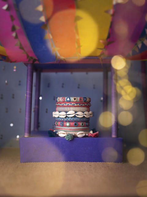 Taasha Craft Set Of 8 Thread & Cowrie Shell Bangles