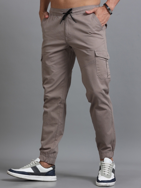 U.S. PITCHERS Men Relaxed Straight Leg Slim Fit Low-Rise Cargos Trousers - Image 3