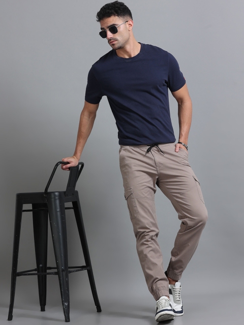 U.S. PITCHERS Men Relaxed Straight Leg Slim Fit Low-Rise Cargos Trousers - Image 5