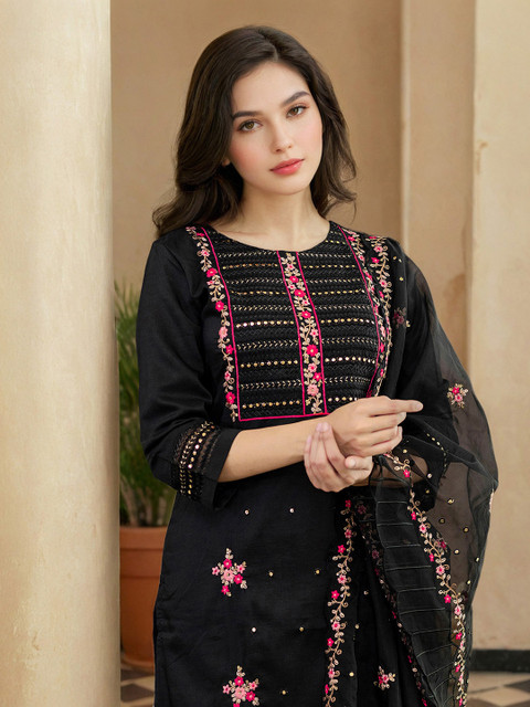 Skylee Pop Women Ethnic Motifs Embroidered Thread Work Kurta with Trousers & Dupatta