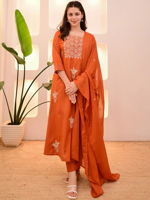 Light Daisy Floral Embroidered Round Neck Straight Kurta With Trousers & Dupatta