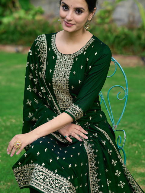 Embroidered kurta with pant & Embroidered Dupatta - Image 2