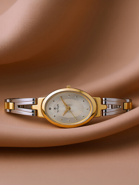 Titan Karishma Quartz Analog With Silver Dial Watch For Women - Nt2594bm01