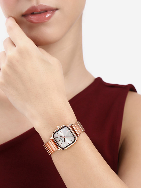 DressBerry Women Dial & Bracelet Style Straps Analogue Watch UT-A8637-RGW-DB