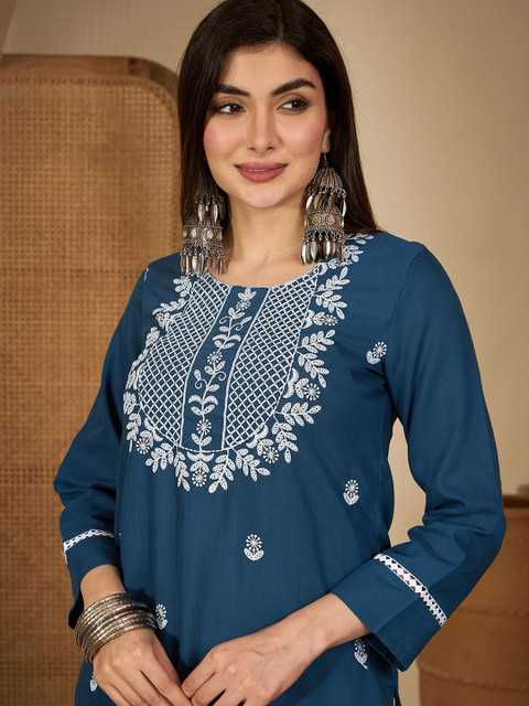 Skylee Pop Embroidered Round Neck Straight Kurta