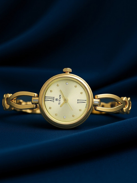 Titan Quartz Analog With Champagne Dial Watch For Women - Nt2601ym02