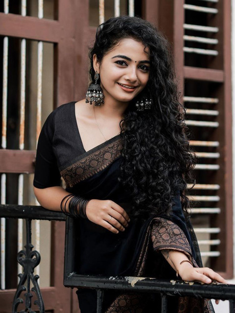 Shriyangan Woven Design Art Silk Kanjeevaram Saree With Unstiched Blouse Piece