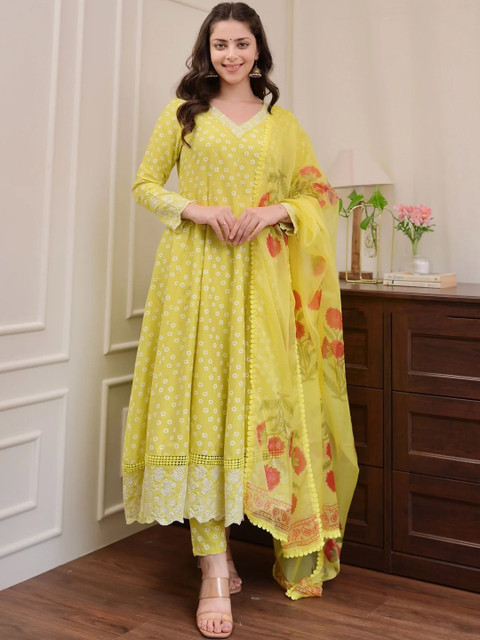 Moda Rapido Women Printed Kurta with Trousers & With Dupatta