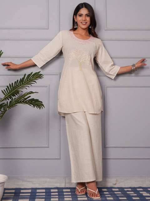 TULSILICIOUS Chikankari Embroidered Round Neck Kurti with Palazzo Co-Ords