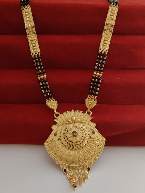V.K.PAYAL.JEWELLERY Gold-Plated Artificial Beaded Mangalsutra