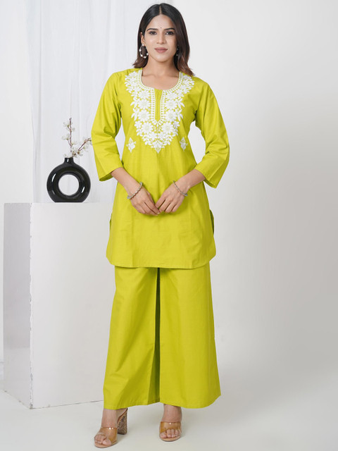 TULSILICIOUS Chikankari Embroidered Round Neck Kurti with Palazzo Co-Ords