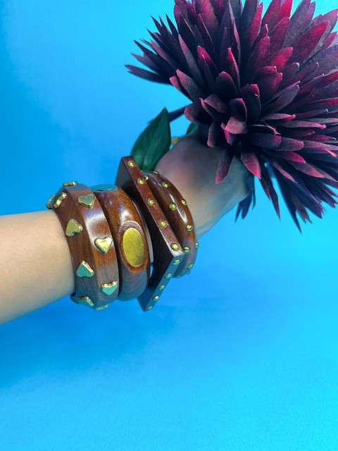 TAG 7 Set Of 4 Wooden Bangles