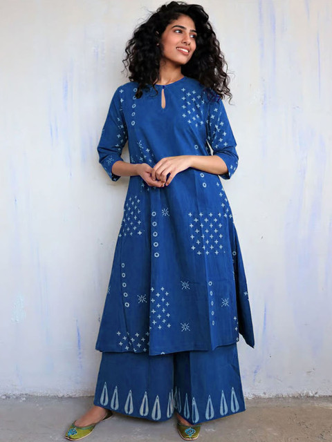 Aaghnya Women Blue Kurta Sets