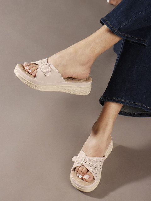 DressBerry Women Textured Open Toe Flats with Buckles