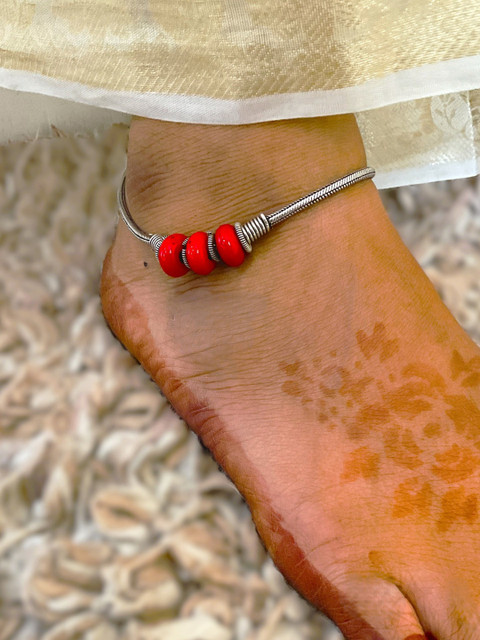 MOHATI Women Red Silver-Plated Artificial Beads Anklets