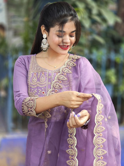 VredeVogel Floral Yoke Design Zari Straight Kurta With Trouser And Dupatta - Image 6