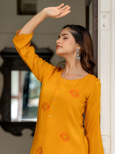 ASPORA Floral Printed Round Neck Straight Kurta With Trousers - Image 6