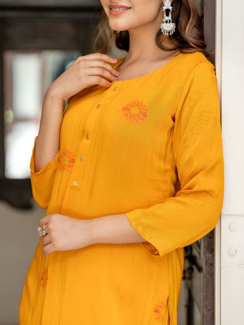 ASPORA Floral Printed Round Neck Straight Kurta With Trousers - Image 5