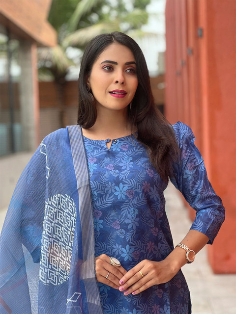 BOSARU Women Floral Printed Keyhole Neck Straight Kurta With Dupatta