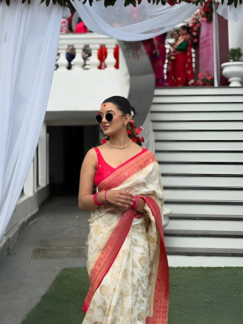 CANIZZARO Women Woven Design Zari Banarasi Saree