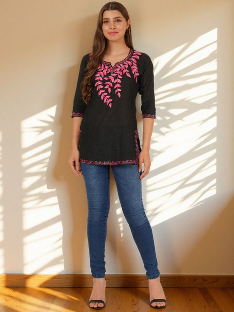 Brownverse Women Ethnic Motifs Embroidered Round Neck Short Kurtis