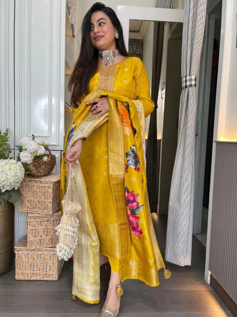 HERE&NOW Women Embroidered Regular Thread Work Kurta with Trousers & With Dupatta