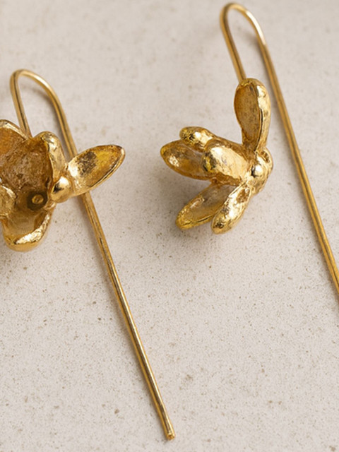 Bohey by KARATCART Gold-Plated Elegant Textured Floral Shaped Drop Earrings - Image 2