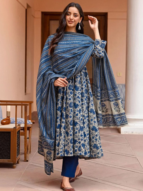 ARADHNA Women Floral Printed Regular Kurta with Trousers & With Dupatta