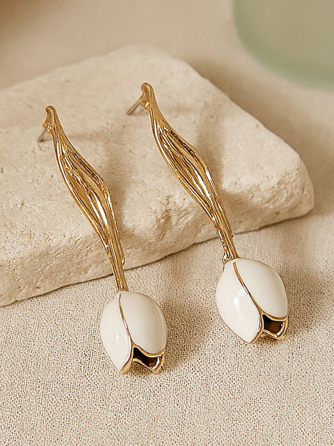 Bohey by KARATCART Gold-Plated Tulip Studs