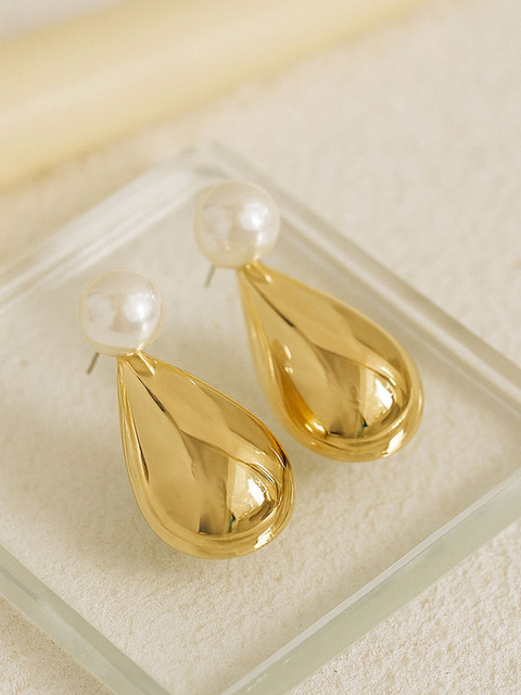 Bohey by KARATCART Gold-Plated Pearls Studded Teardrop Shaped Drop Earrings