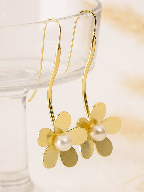 Bohey by KARATCART Gold-Plated Floral Shaped Pearls Studded Drop Earrings - Image 5