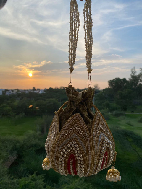 SALUJA PUNJABI JUTTI Embroidered Potli Clutch
