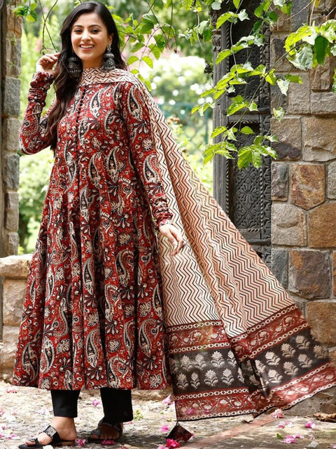 ARADHNA Women Paisley Printed Anarkali Kurta with Trousers & Dupatta - Image 3