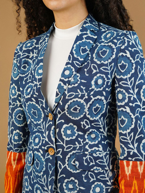 INDOPHILIA Women Ethnic Motif Printed Notched Lapel Cotton Single-Breasted Blazer - Image 2